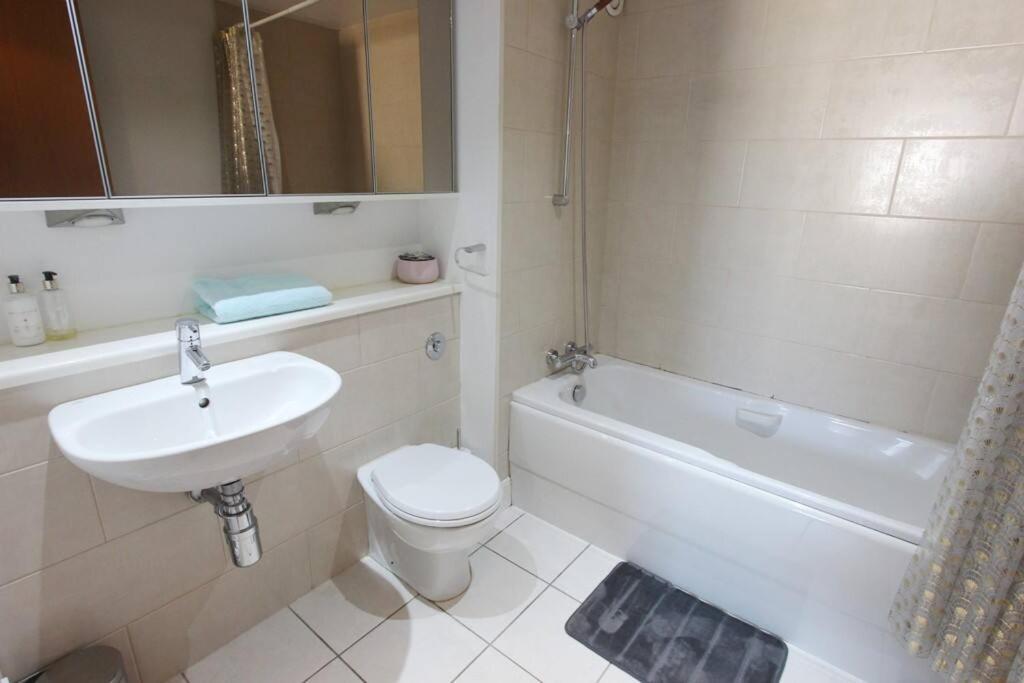 Spacious 2 Bed, 2 Bath Apartment -The Shore, Leith Edinburgh Exterior photo