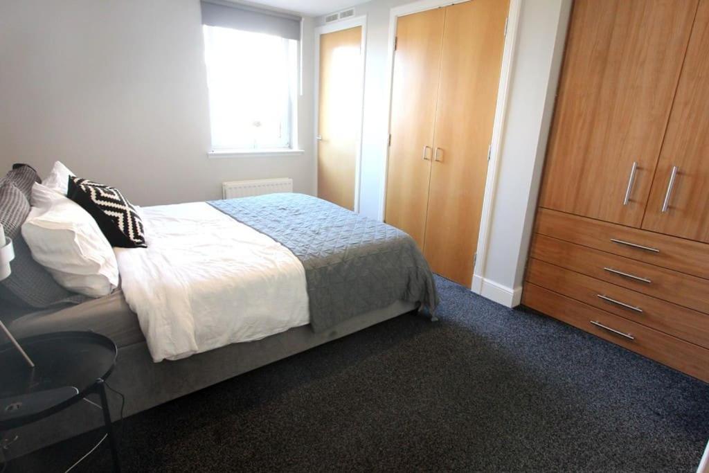 Spacious 2 Bed, 2 Bath Apartment -The Shore, Leith Edinburgh Exterior photo